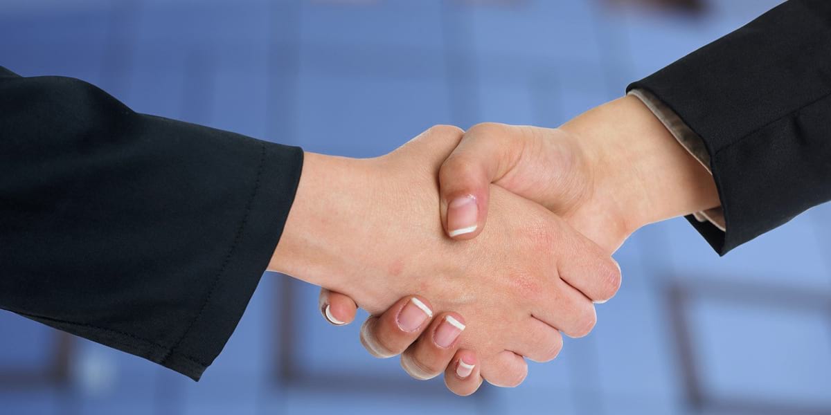 Les clauses attributives et compromissoires dans les groupes de contrats entre les mêmes parties